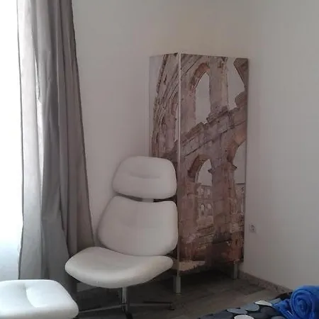 بيت شباب Ljiljana بولا